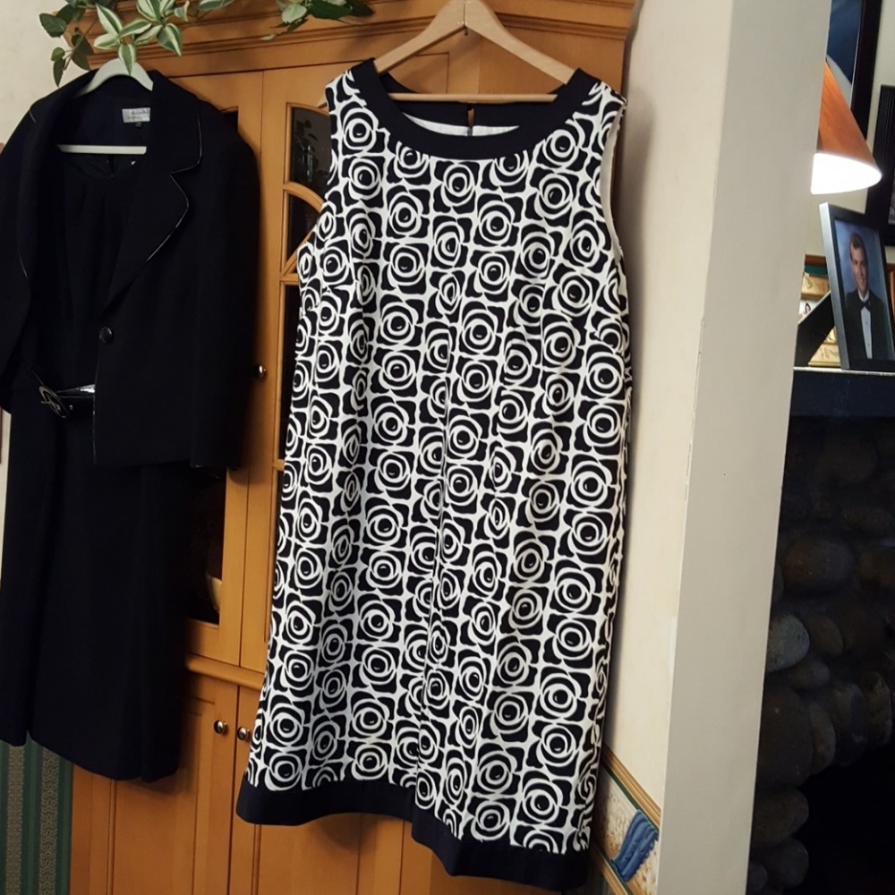 Tahari size 20W sleeveless dress
